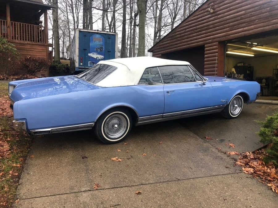1965 Oldsmobile Starfire - Image 10 of 11