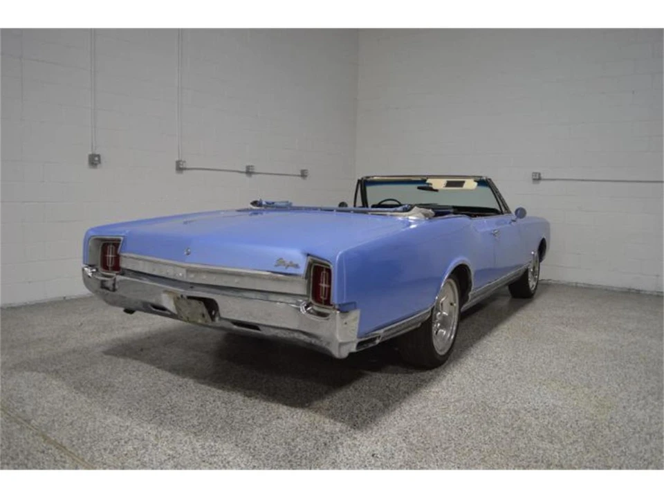 1965 Oldsmobile Starfire - Image 10 of 14