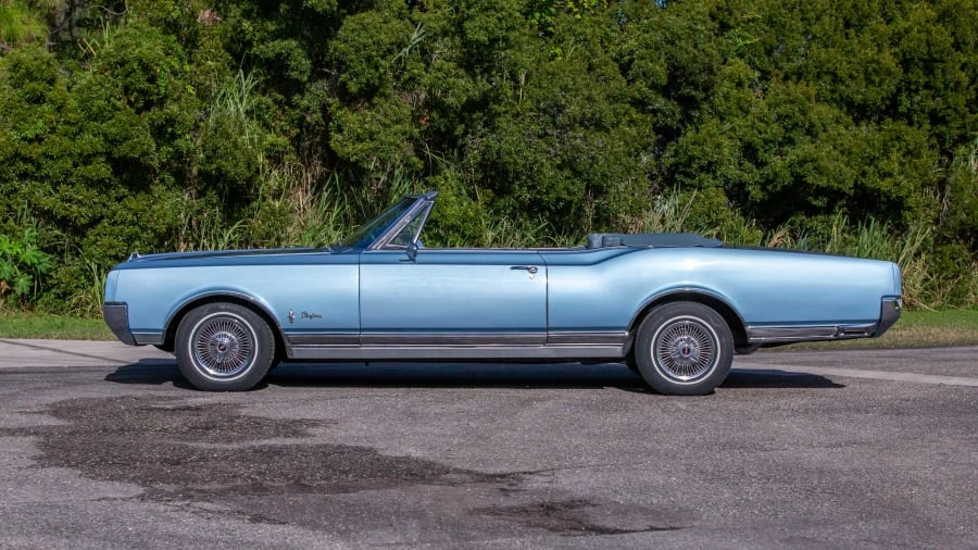 1965 Oldsmobile Starfire - Image 2 of 20