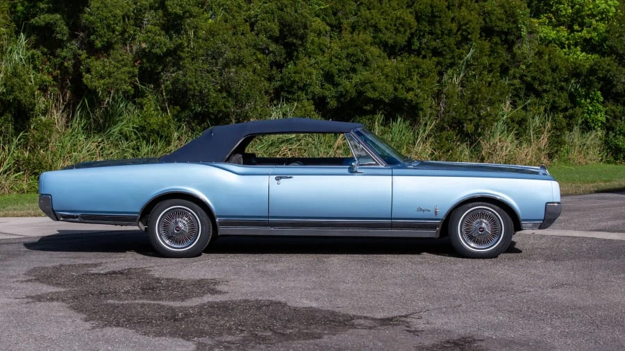 1965 Oldsmobile Starfire - Image 8 of 20