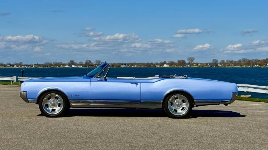 1965 Oldsmobile Starfire - Image 2 of 30