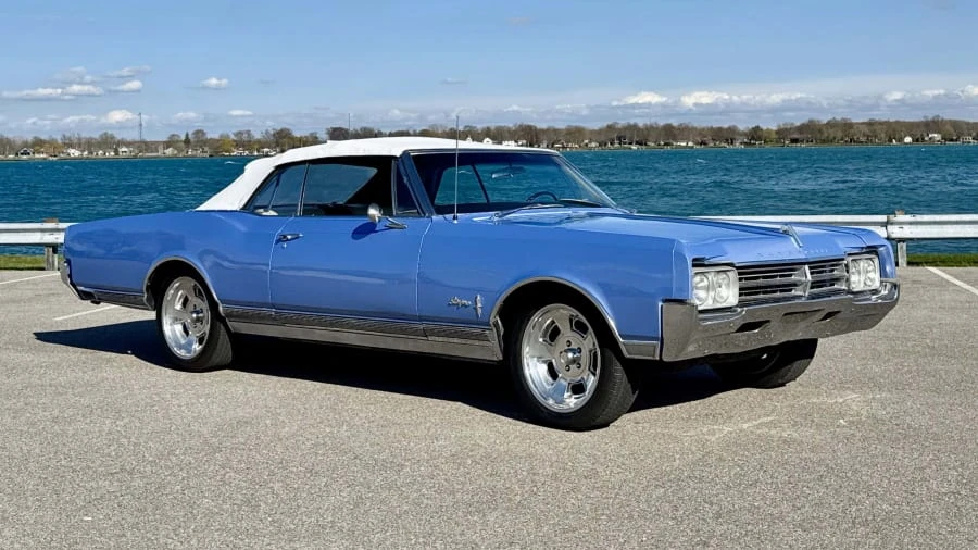 1965 Oldsmobile Starfire - Image 8 of 30