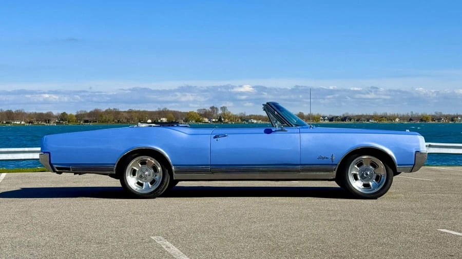 1965 Oldsmobile Starfire - Image 7 of 30
