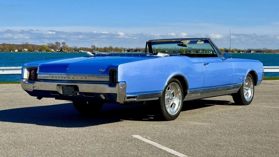 1965 Oldsmobile Starfire - Image 3 of 30