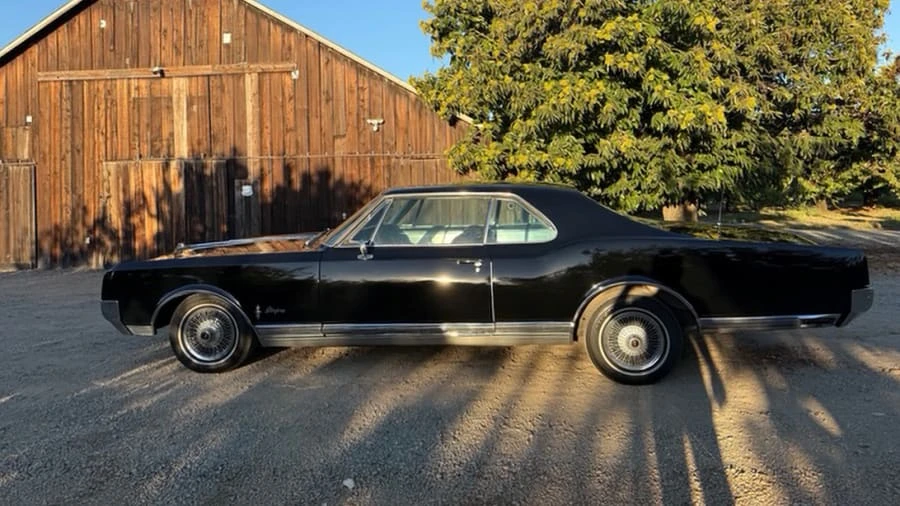 1965 Oldsmobile Starfire - Image 7 of 23