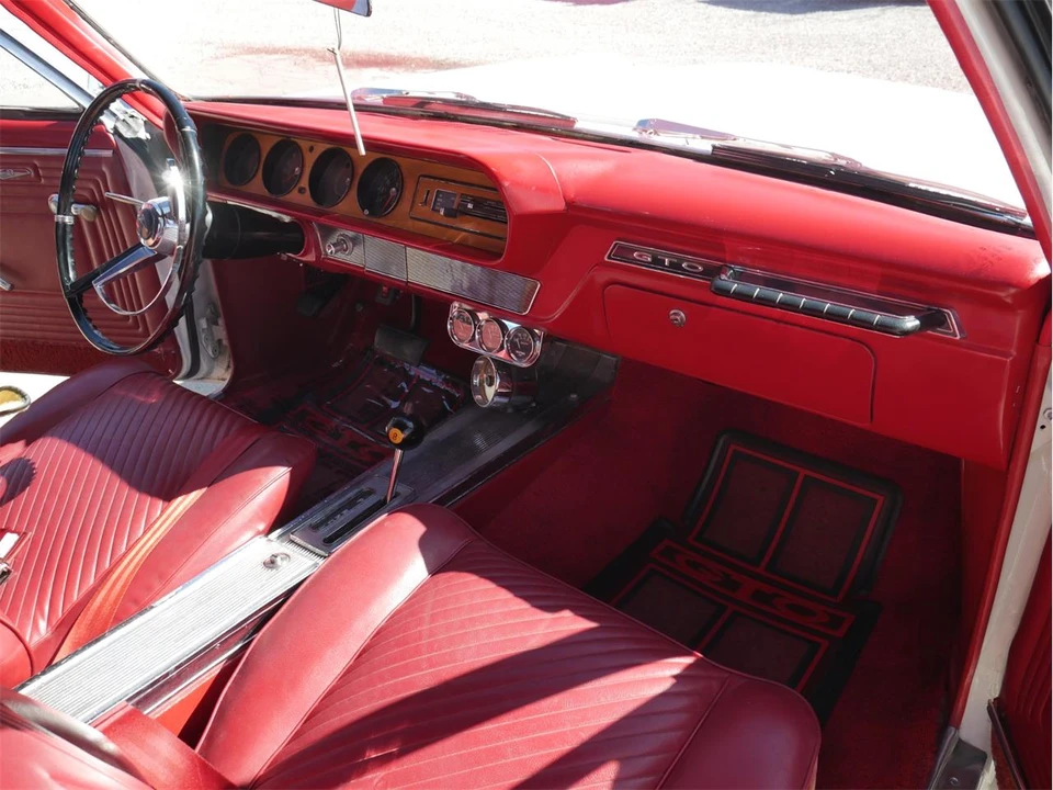 1965 Pontiac - Image 28 of 31