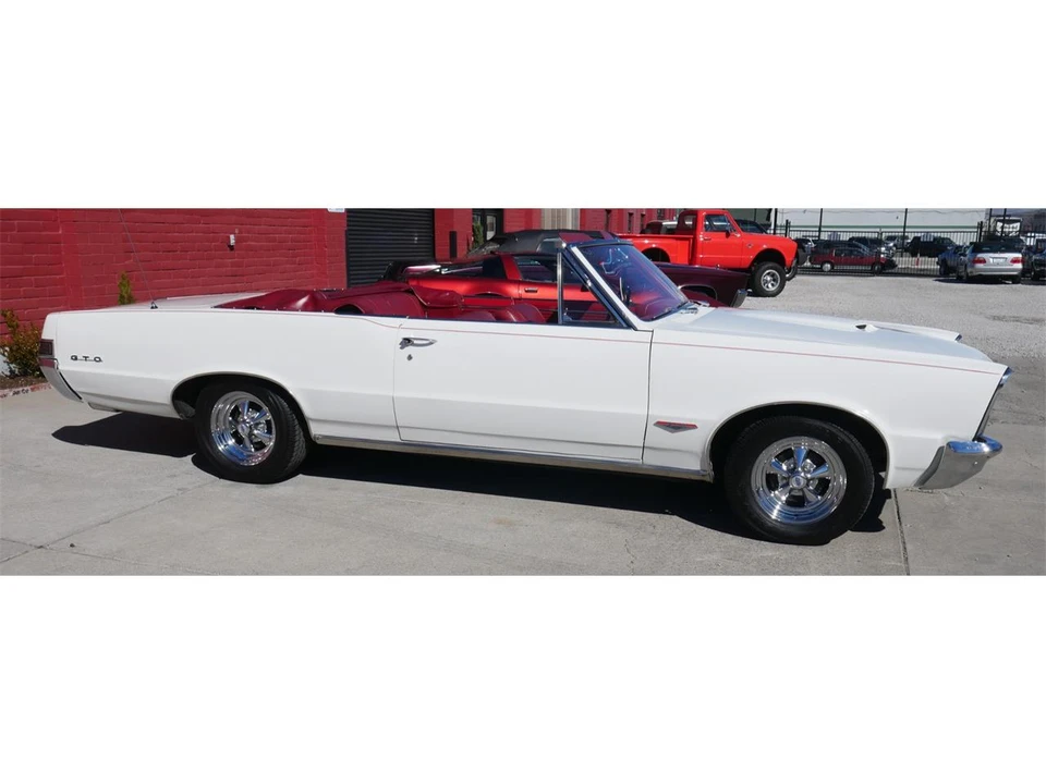 1965 Pontiac - Image 9 of 31
