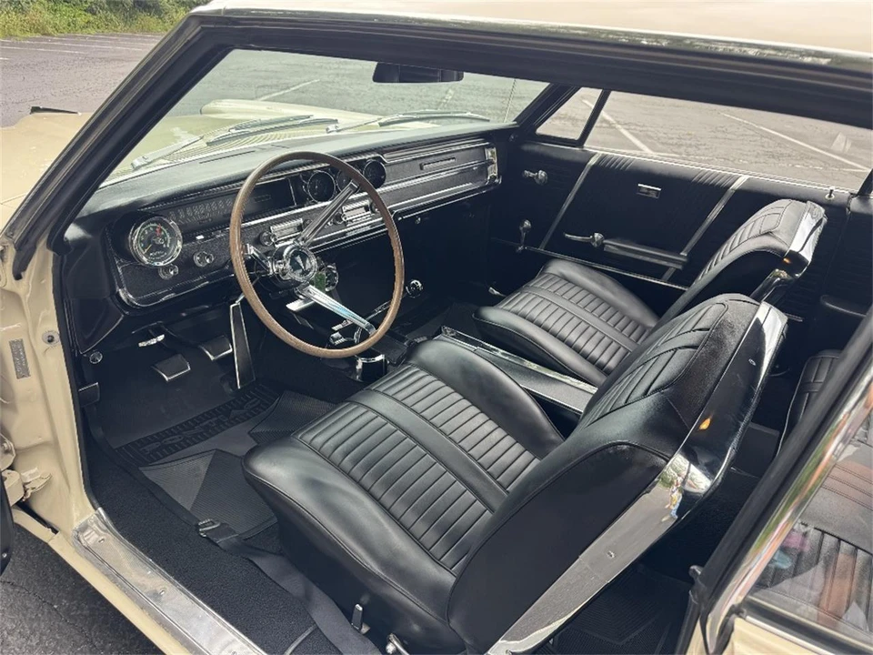 1965 Pontiac Catalina 4th Gen - Image 14 of 31