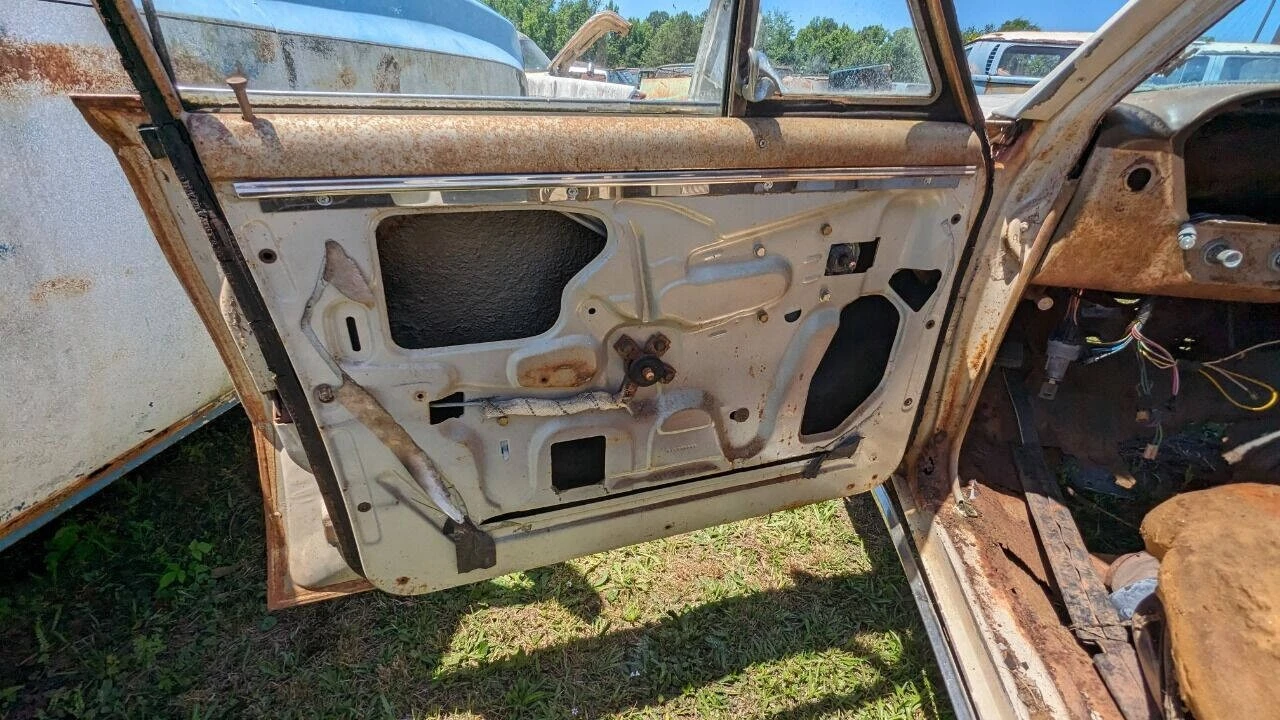 1965 Pontiac Tempest - Image 10 of 17