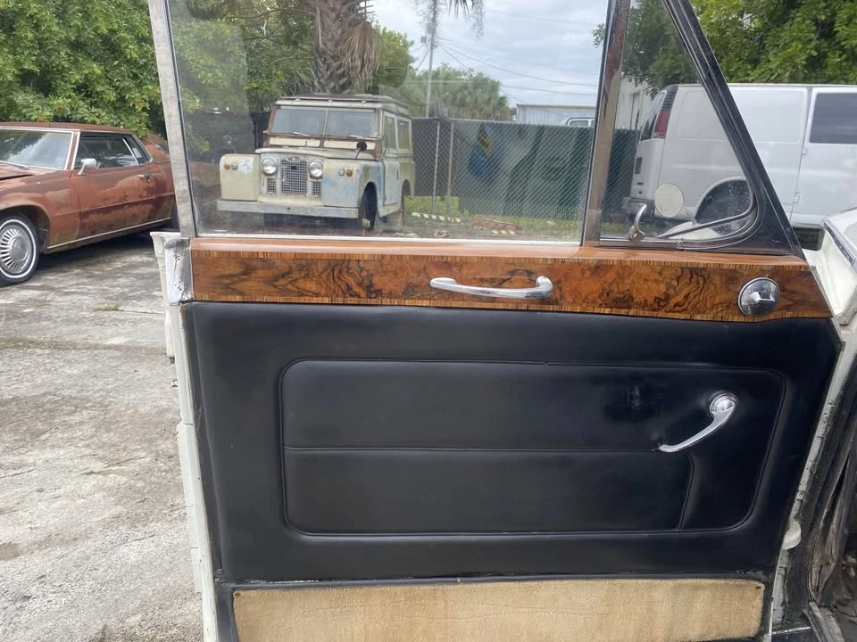 1965 Rolls-Royce Phantom V - Image 16 of 20
