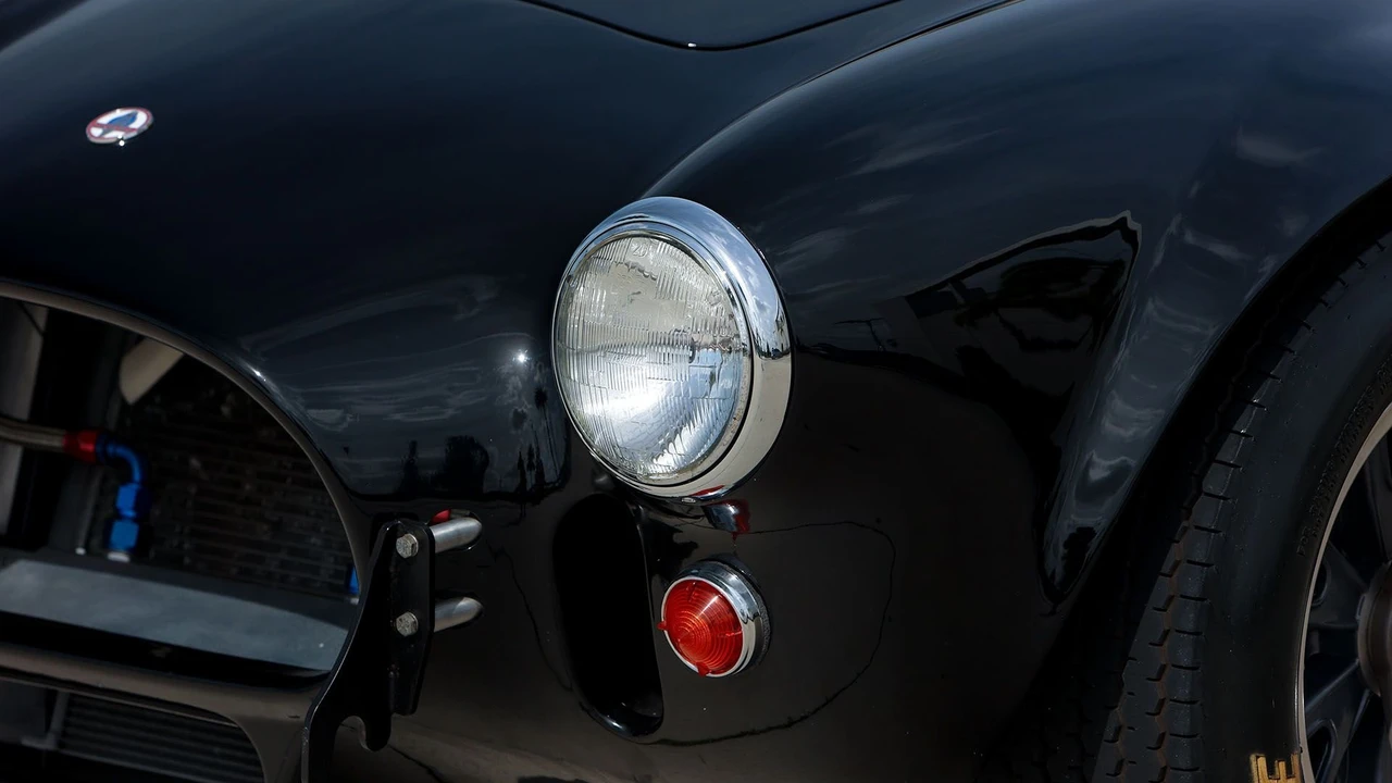1965 Shelby Cobra 427 - Image 3 of 31