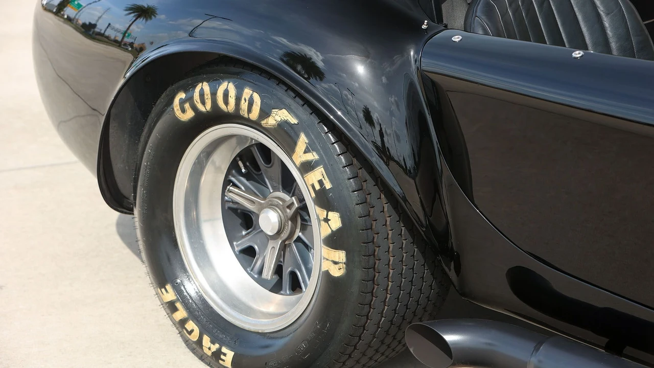 1965 Shelby Cobra 427 - Image 27 of 31