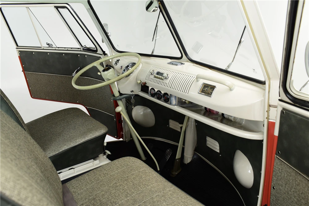 1965 Volkswagen Split-Window Bus - Image 4 of 10