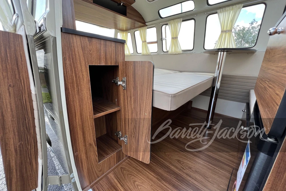 1965 Volkswagen Split-Window Bus - Image 18 of 28
