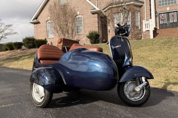 1965 Vespa Super & Primavera & P - Image 3 of 8