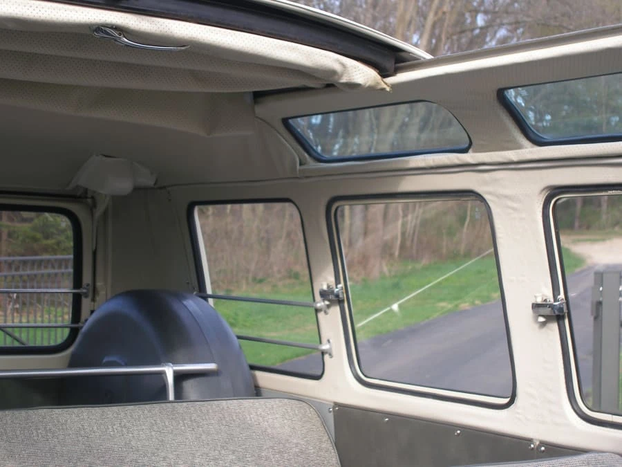 1965 Volkswagen Split-Window Bus - Image 6 of 8