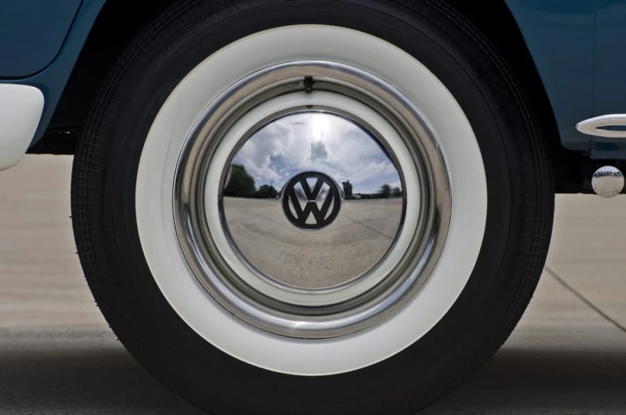 1965 Volkswagen Split-Window Bus - Image 11 of 12