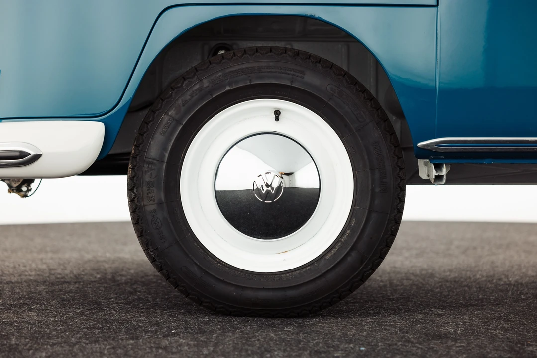 1965 Volkswagen Split-Window Bus - Image 11 of 31