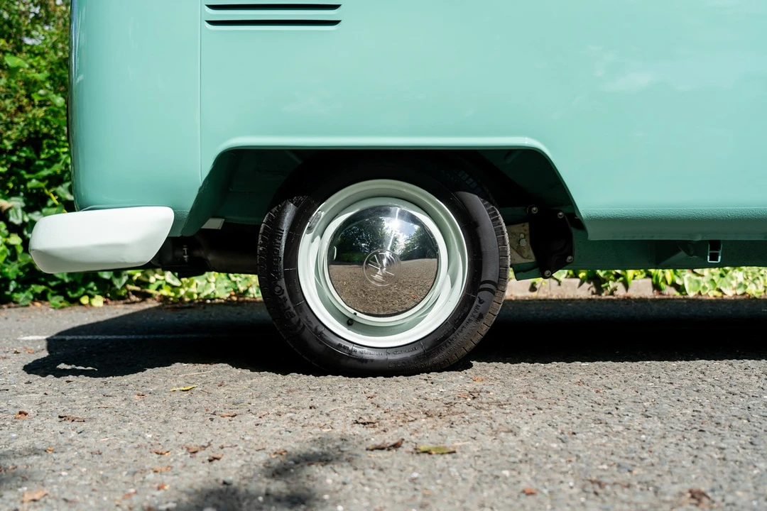 1965 Volkswagen Split-Window Camper - Image 11 of 30