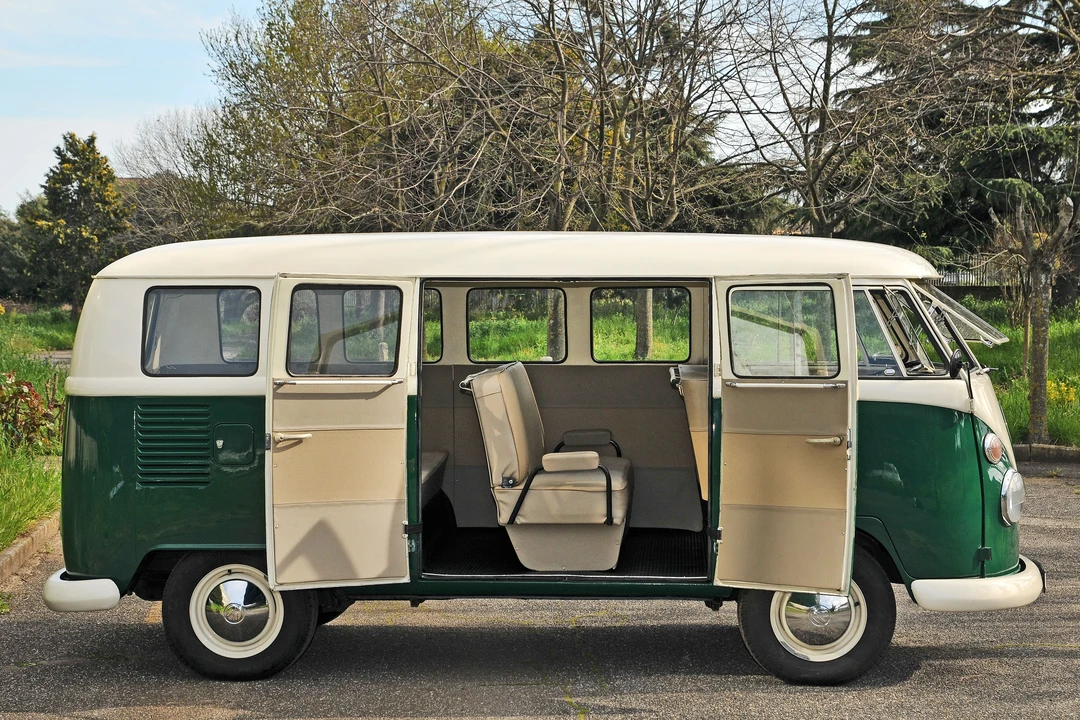 1965 Volkswagen Split-Window Bus - Image 9 of 11