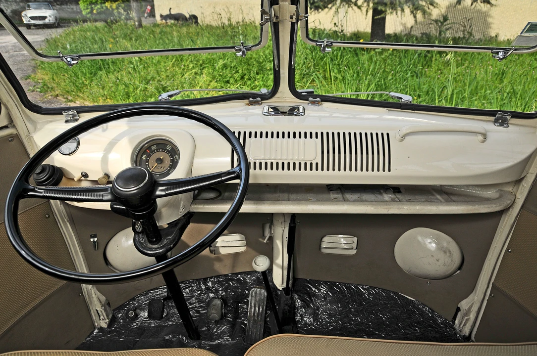 1965 Volkswagen Split-Window Bus - Image 8 of 11