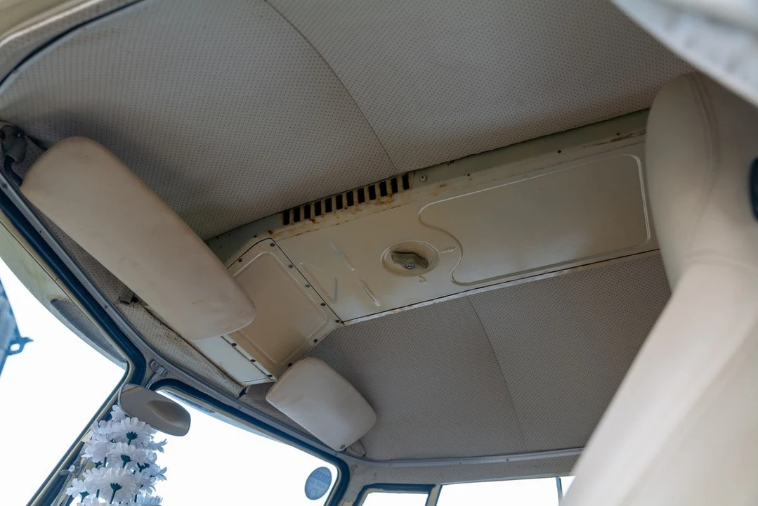 1965 Volkswagen Split-Window Bus - Image 29 of 30
