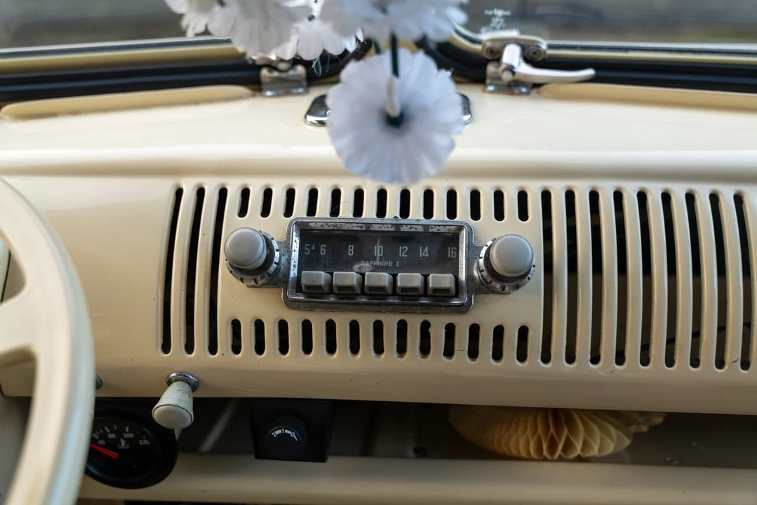 1965 Volkswagen Split-Window Bus - Image 17 of 30