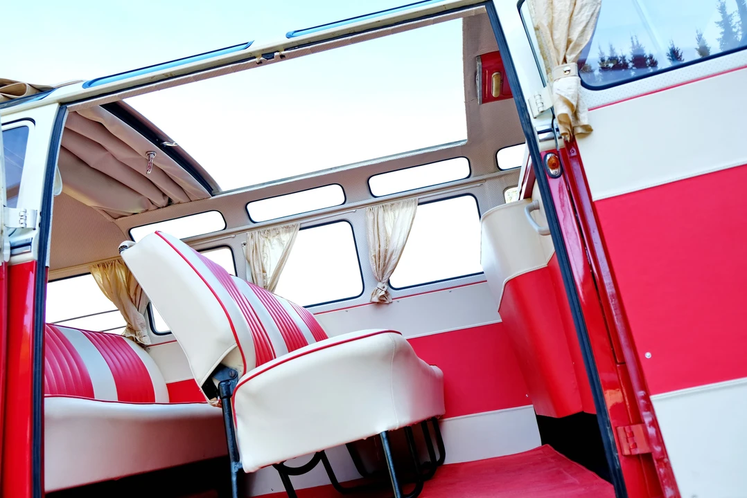 1965 Volkswagen Split-Window Bus - Image 25 of 31