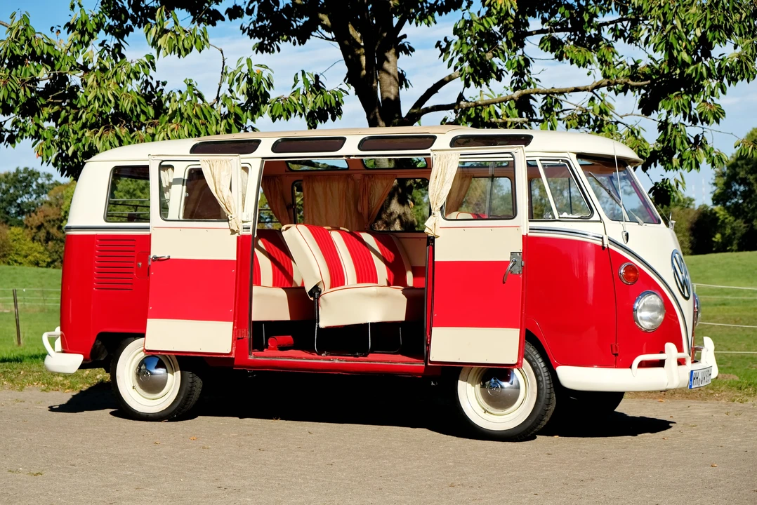 1965 Volkswagen Split-Window Bus - Image 26 of 31
