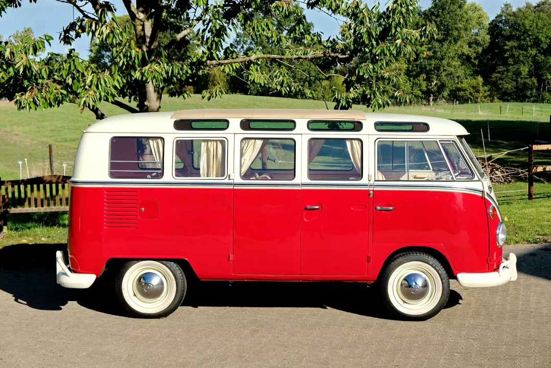 1965 Volkswagen Split-Window Bus - Image 28 of 31