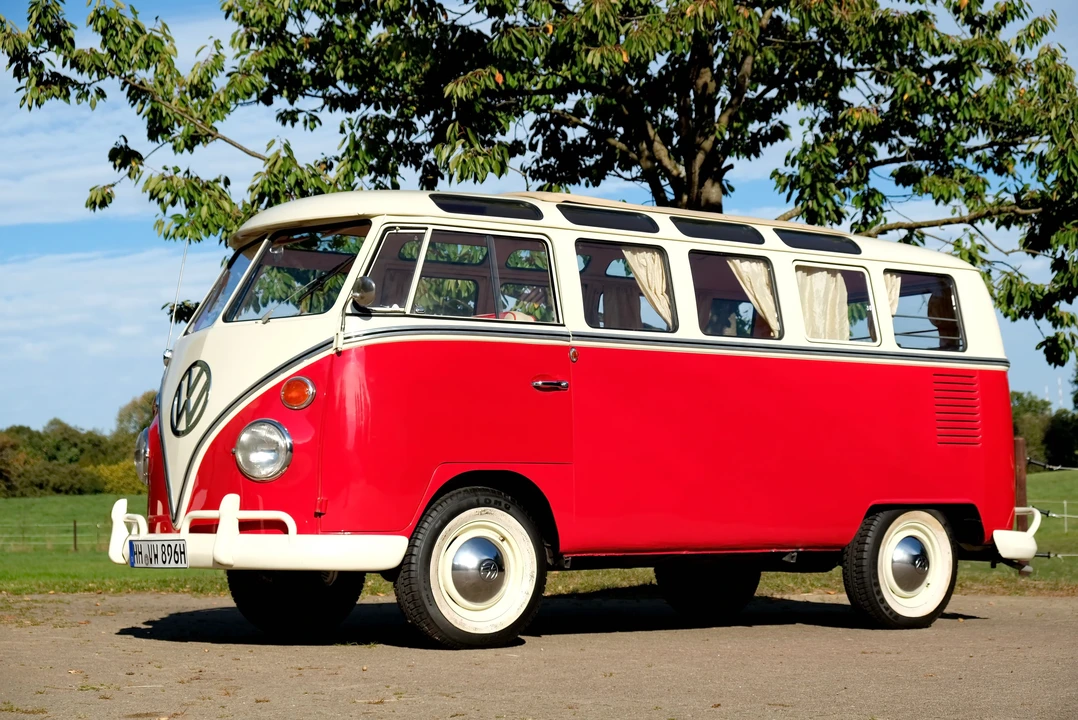 1965 Volkswagen Split-Window Bus - Image 6 of 31