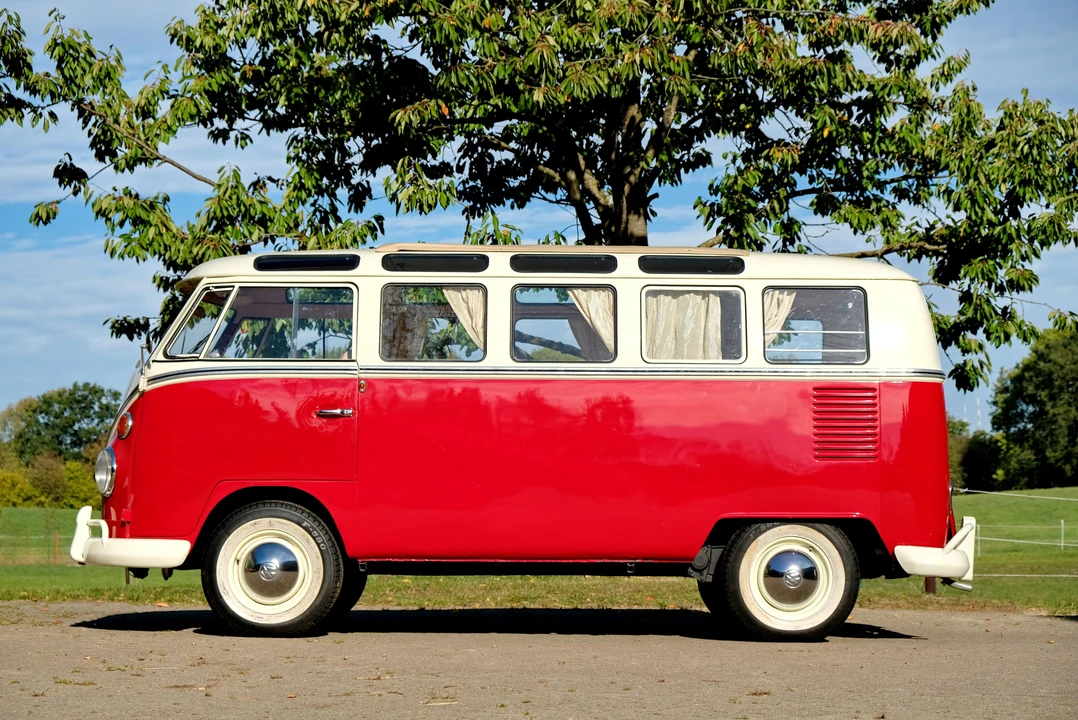 1965 Volkswagen Split-Window Bus - Image 4 of 31