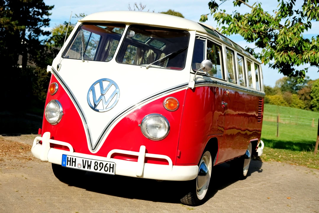 1965 Volkswagen Split-Window Bus - Image 10 of 31