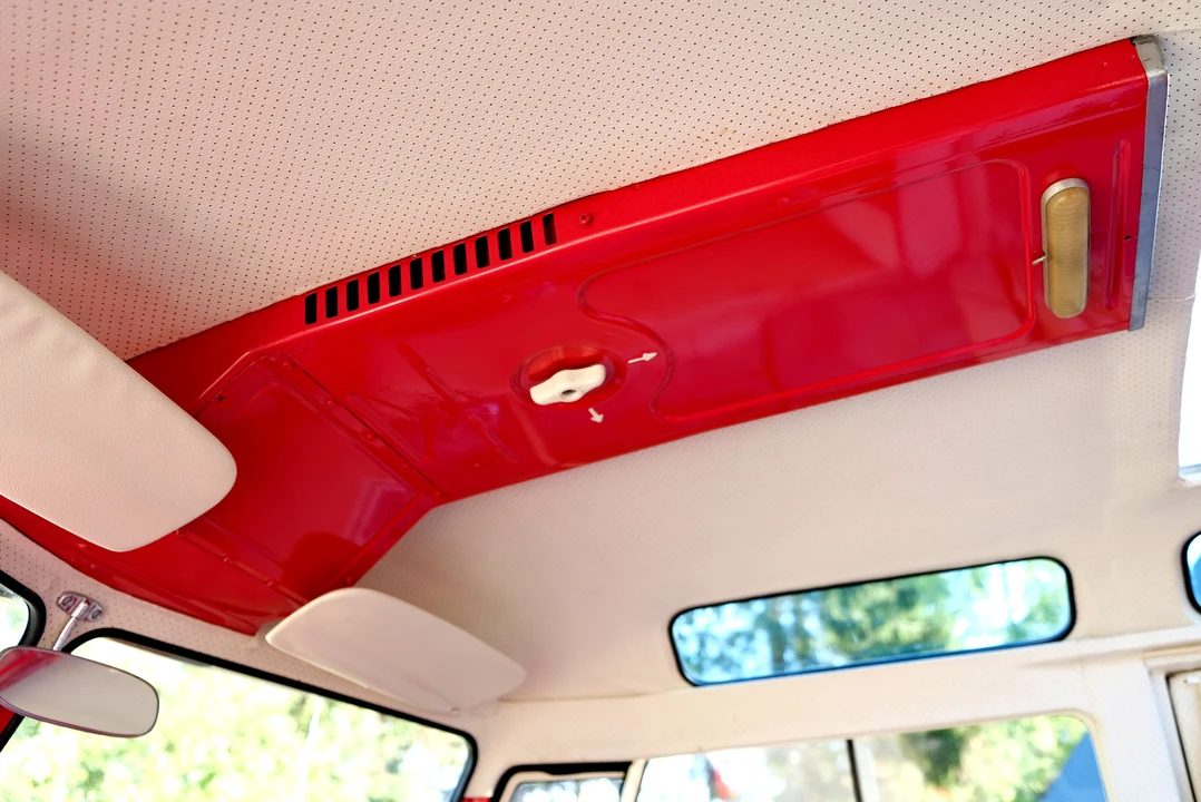 1965 Volkswagen Split-Window Bus - Image 15 of 31