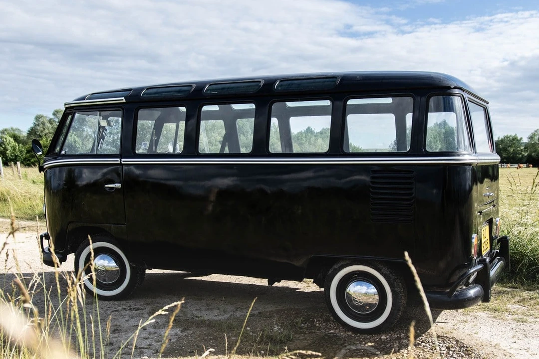 1965 Volkswagen Split-Window Bus - Image 10 of 31