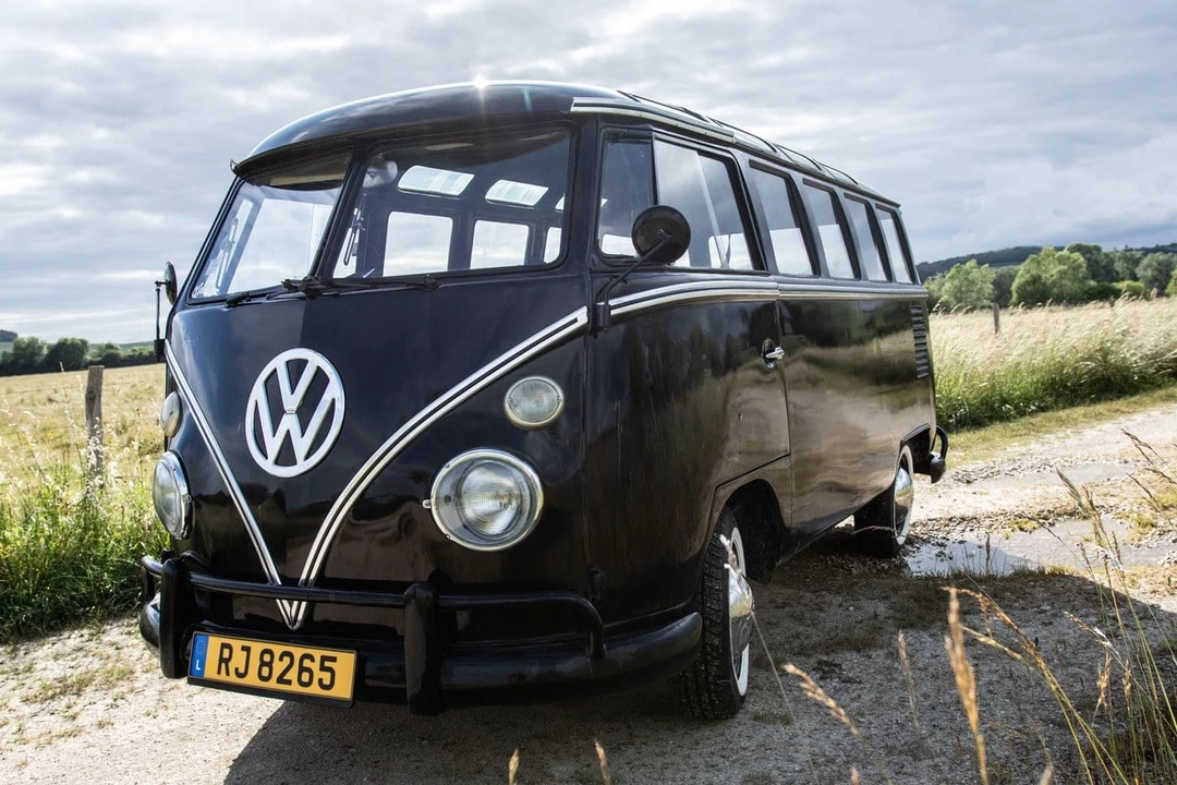 1965 Volkswagen Split-Window Bus - Image 12 of 31