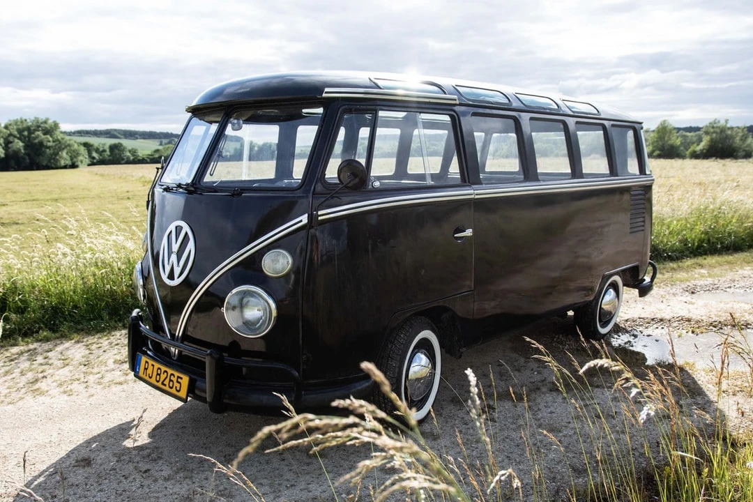 1965 Volkswagen Split-Window Bus - Image 15 of 31