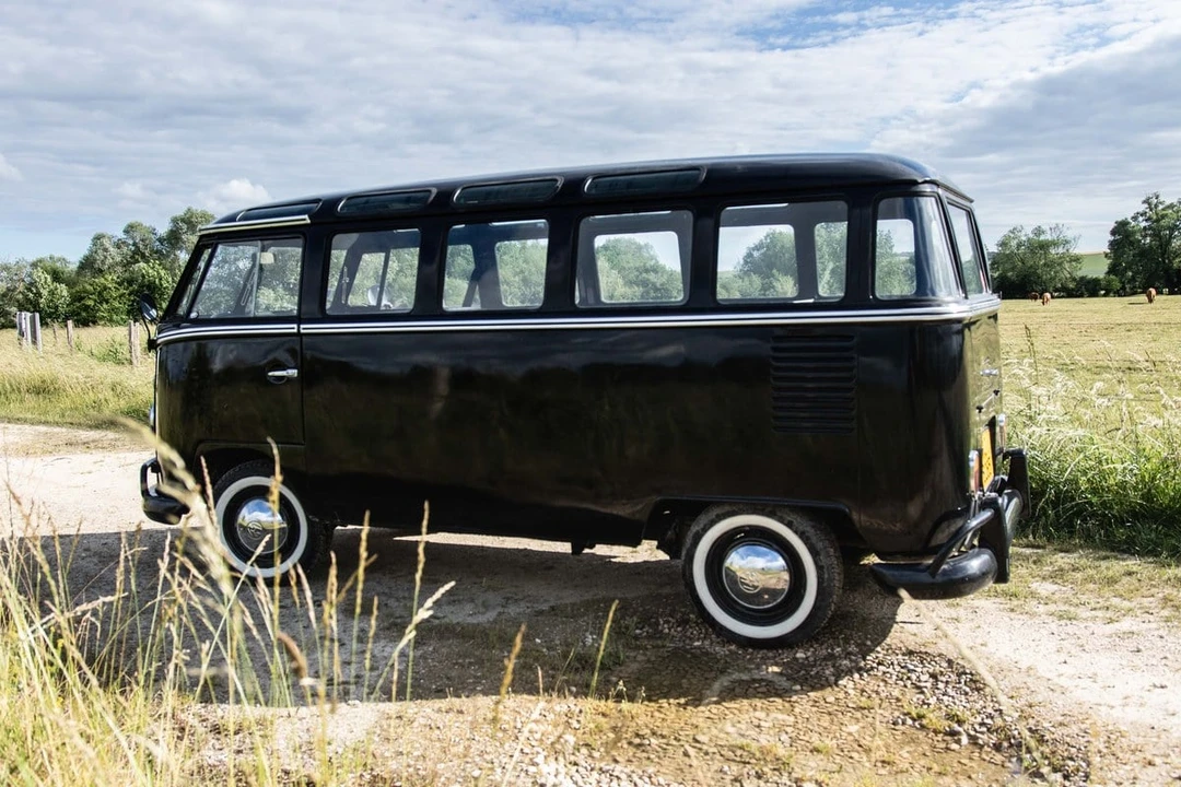 1965 Volkswagen Split-Window Bus - Image 16 of 31