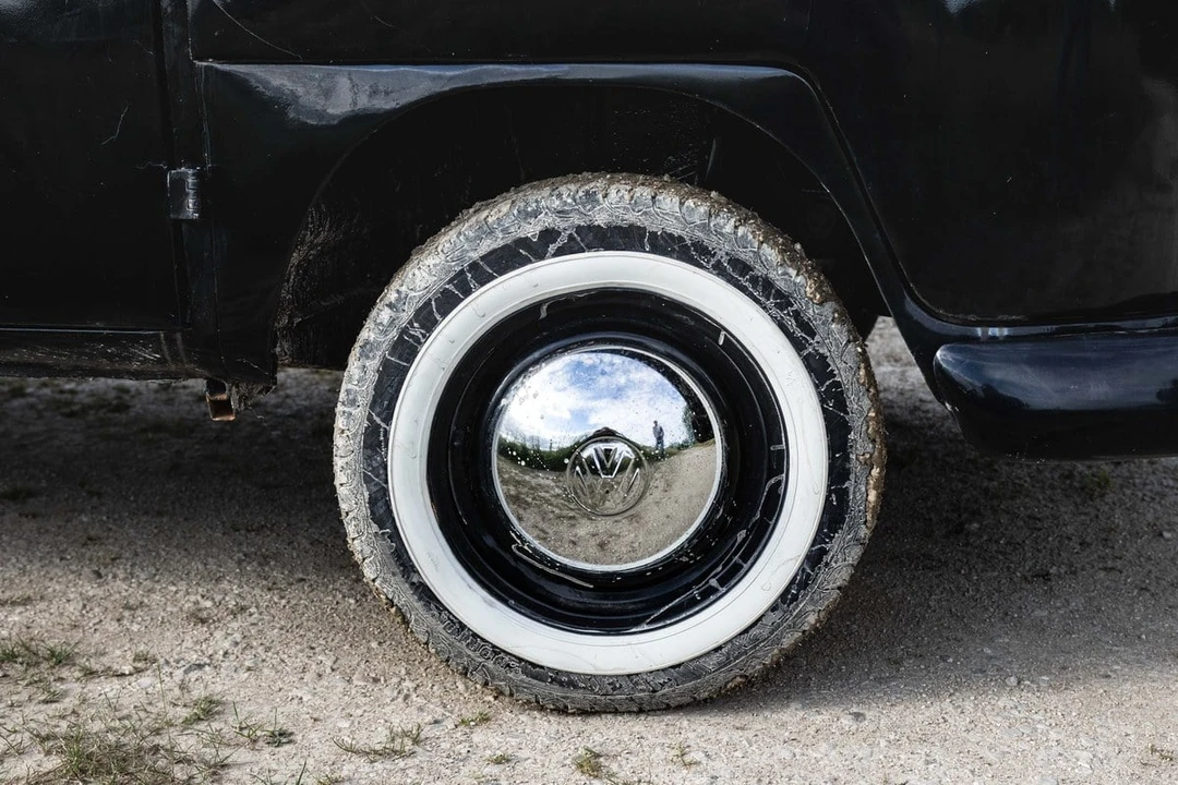 1965 Volkswagen Split-Window Bus - Image 17 of 31