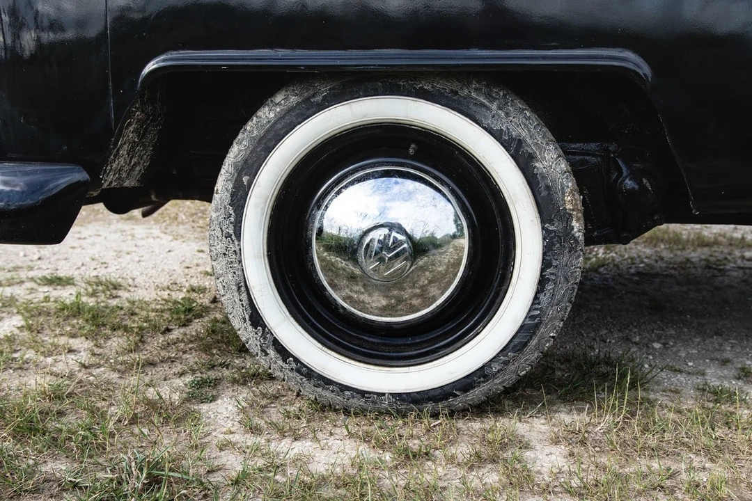1965 Volkswagen Split-Window Bus - Image 18 of 31