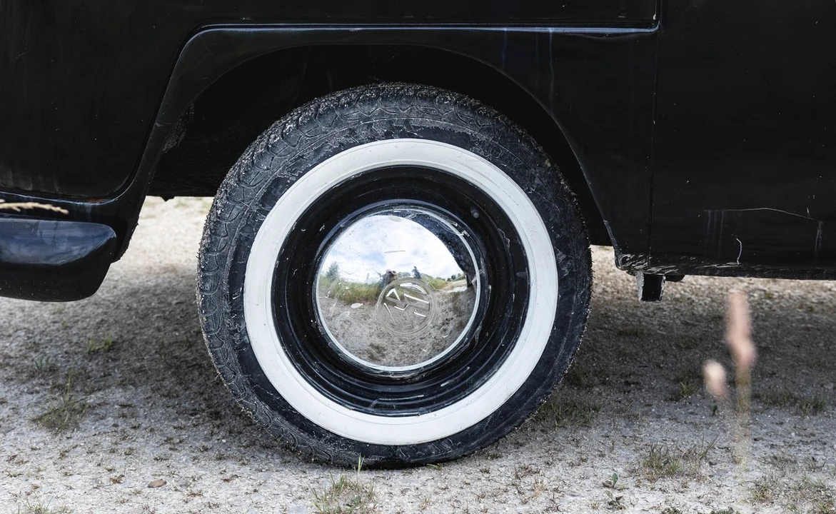 1965 Volkswagen Split-Window Bus - Image 19 of 31