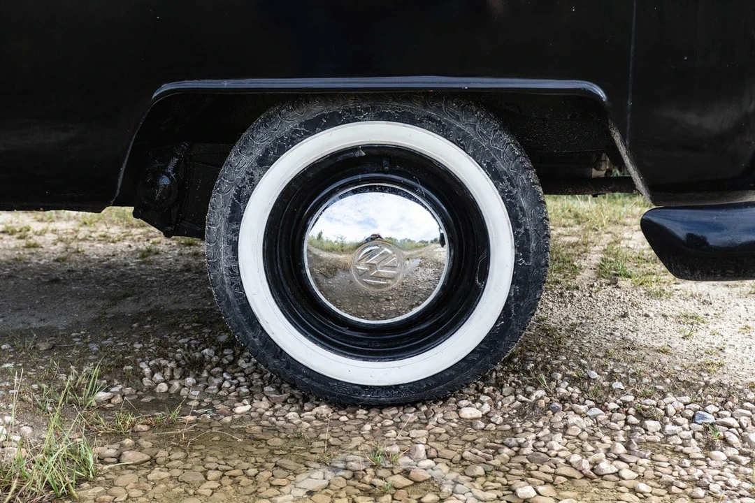 1965 Volkswagen Split-Window Bus - Image 20 of 31