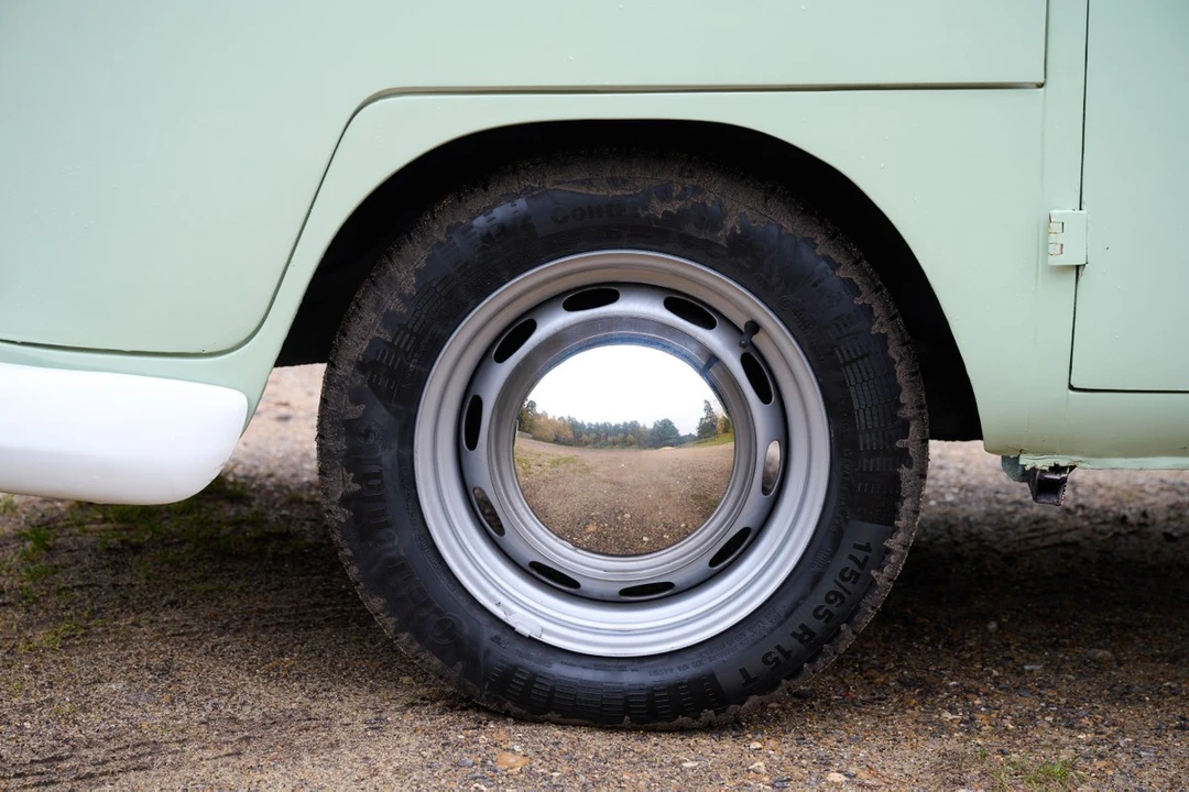 1965 Volkswagen Split-Window Camper - Image 17 of 30