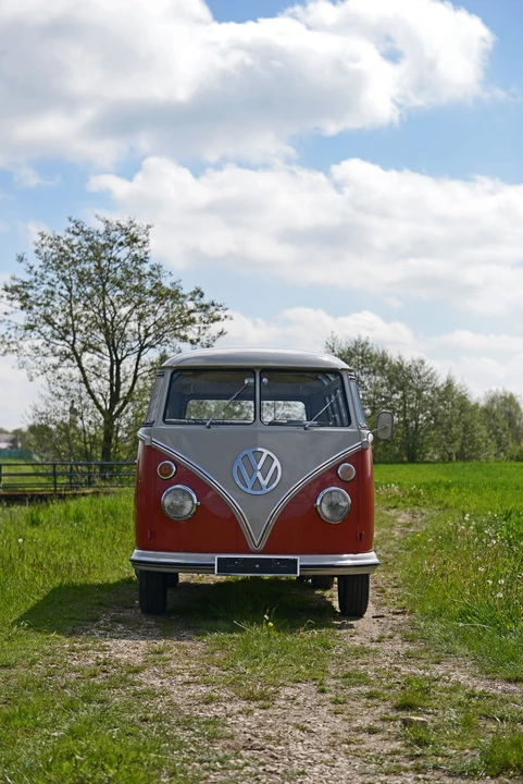 1965 Volkswagen Split-Window Bus - Image 4 of 31