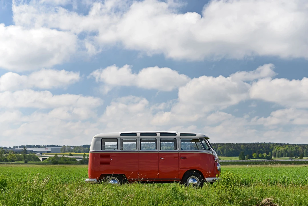 1965 Volkswagen Split-Window Bus - Image 2 of 31