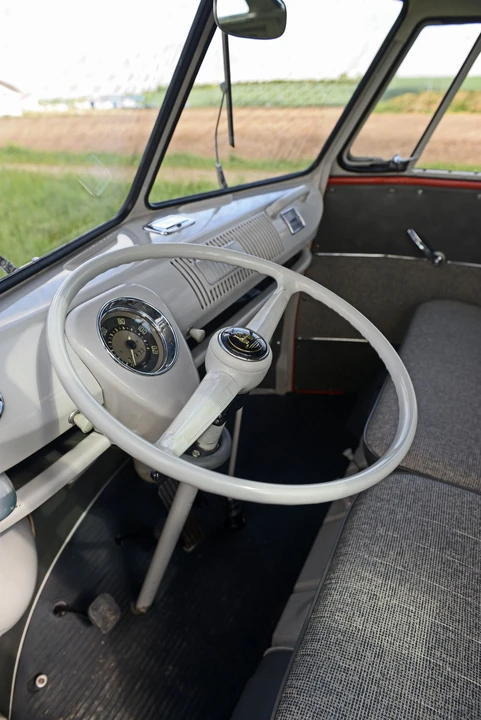 1965 Volkswagen Split-Window Bus - Image 10 of 31