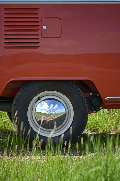 1965 Volkswagen Split-Window Bus - Image 9 of 31
