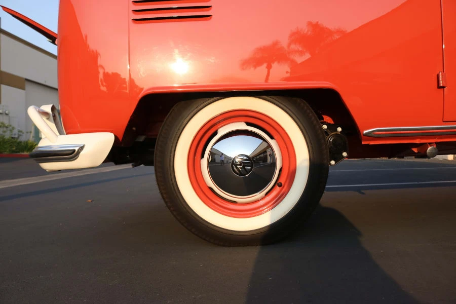1965 Volkswagen Split-Window Bus - Image 28 of 31