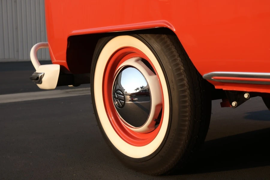 1965 Volkswagen Split-Window Bus - Image 29 of 31