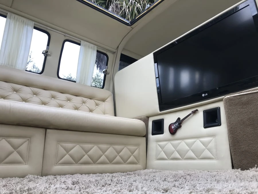 1965 Volkswagen Split-Window Bus - Image 6 of 11